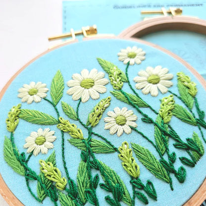 Daisy Field Embroidery Kit